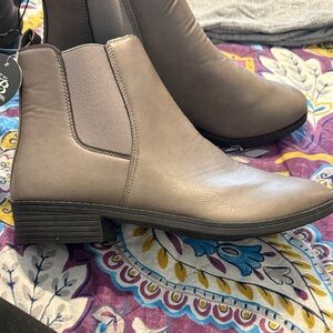 Women Gray Chelsea Boot - Unbranded